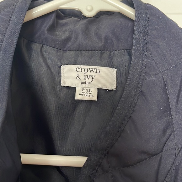 Crown and Ivy Vest - Picture 2 of 3